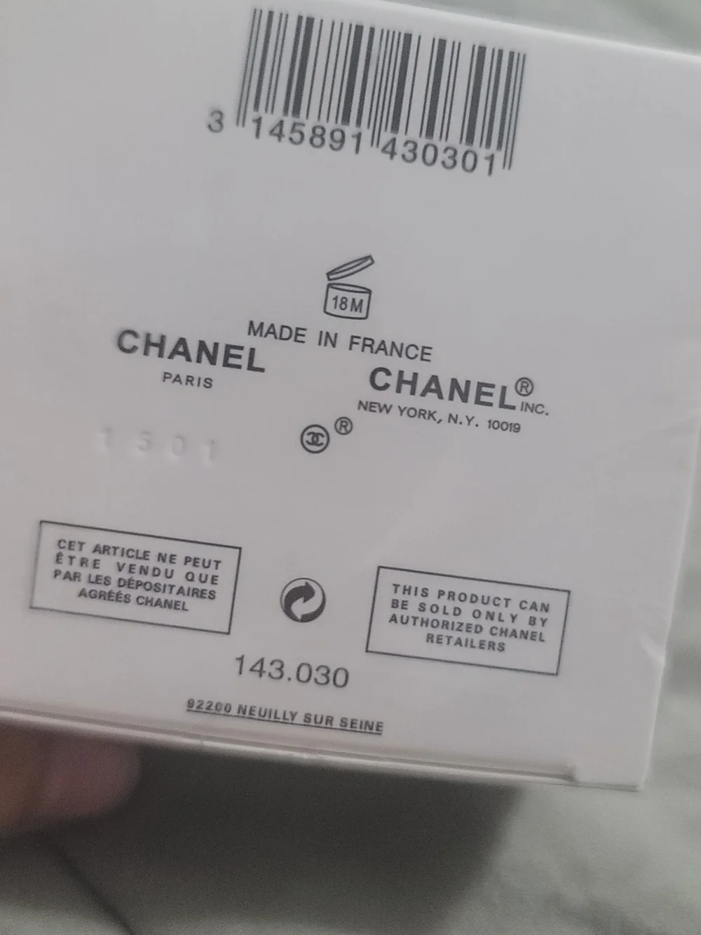 CHANEL Hydra Beauty Crème — White, Black & Blue Accents NEW in Package